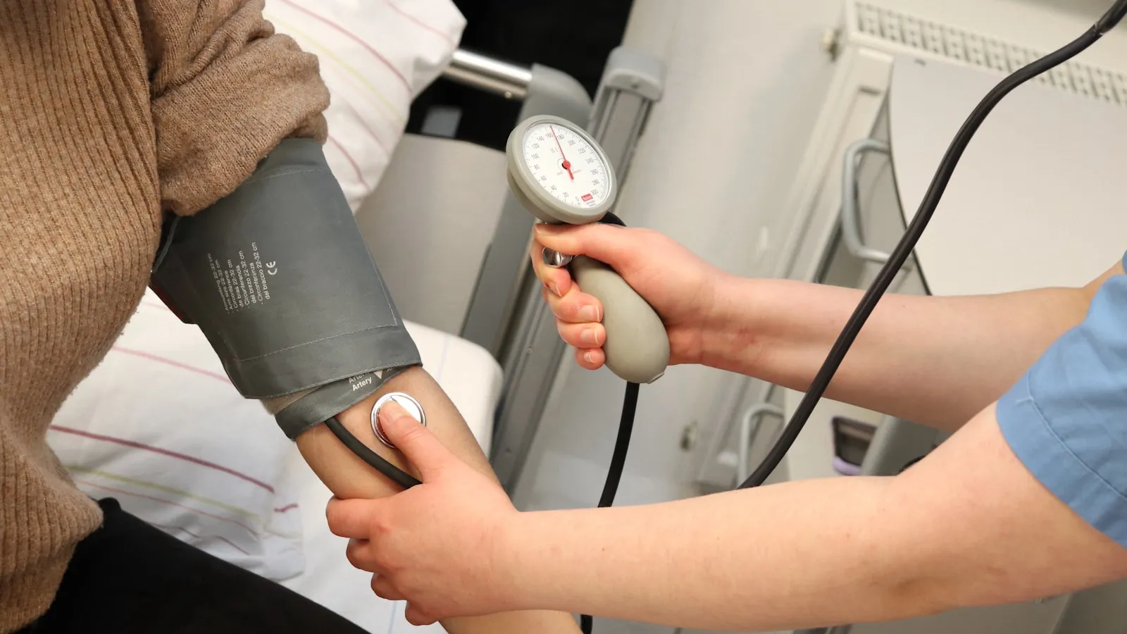 Alcohol and blood pressure: how much does your blood pressure drop if you stop?