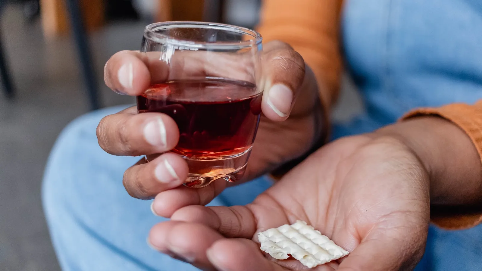Alcohol en medicijnen: welke combinaties risico geven